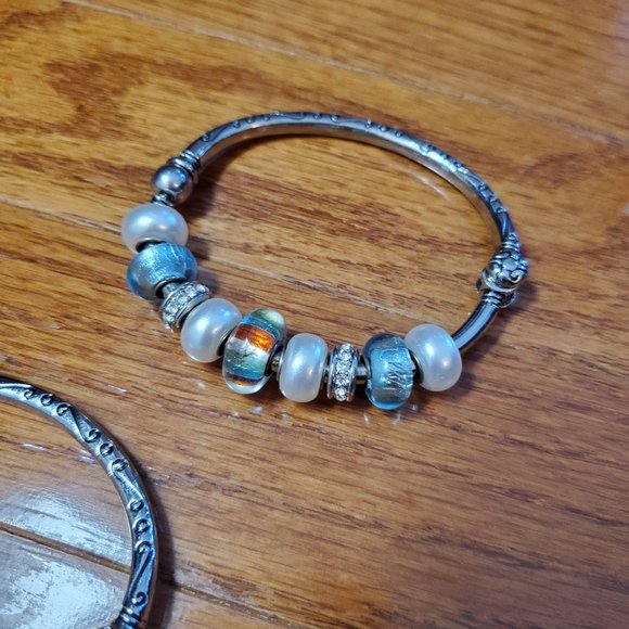 Two metal elegant bracelets. Blue white diamond crystals. Easy on. - Picture 6 of 7